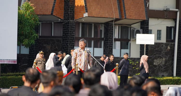 Bupati Garut Rudi Gunawan Saat Apel Bersama THK II