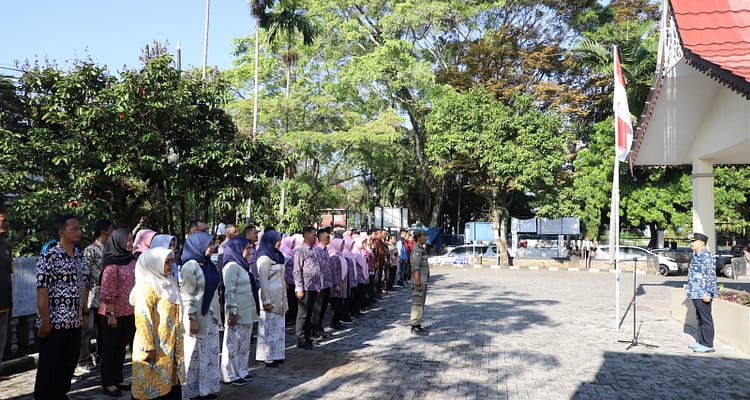 PJ Bupati Garut Saat Memimpin Apel Pagi