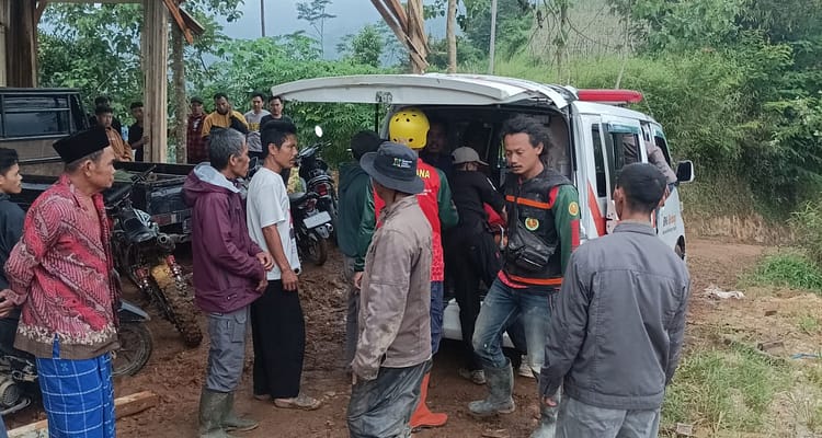 BPBD Garut Tinjau langsung Kelokasi Longsor