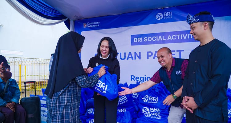 BRI Region 9 berbagi sembako di Braga BRI Region 9 berbagi sembako di Braga