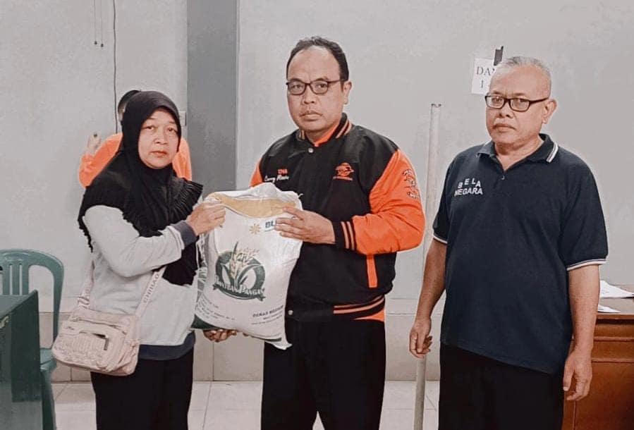 PT Pos Cabang Cibatu Garut Salurkan Bantuan Sosial Pangan Di Dua Kecamatan